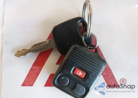 2000 Ford F-150 Lariat/Work Series/Xl/Xlt from USA, damaged, VIN 1FTRX17L7YNB60657